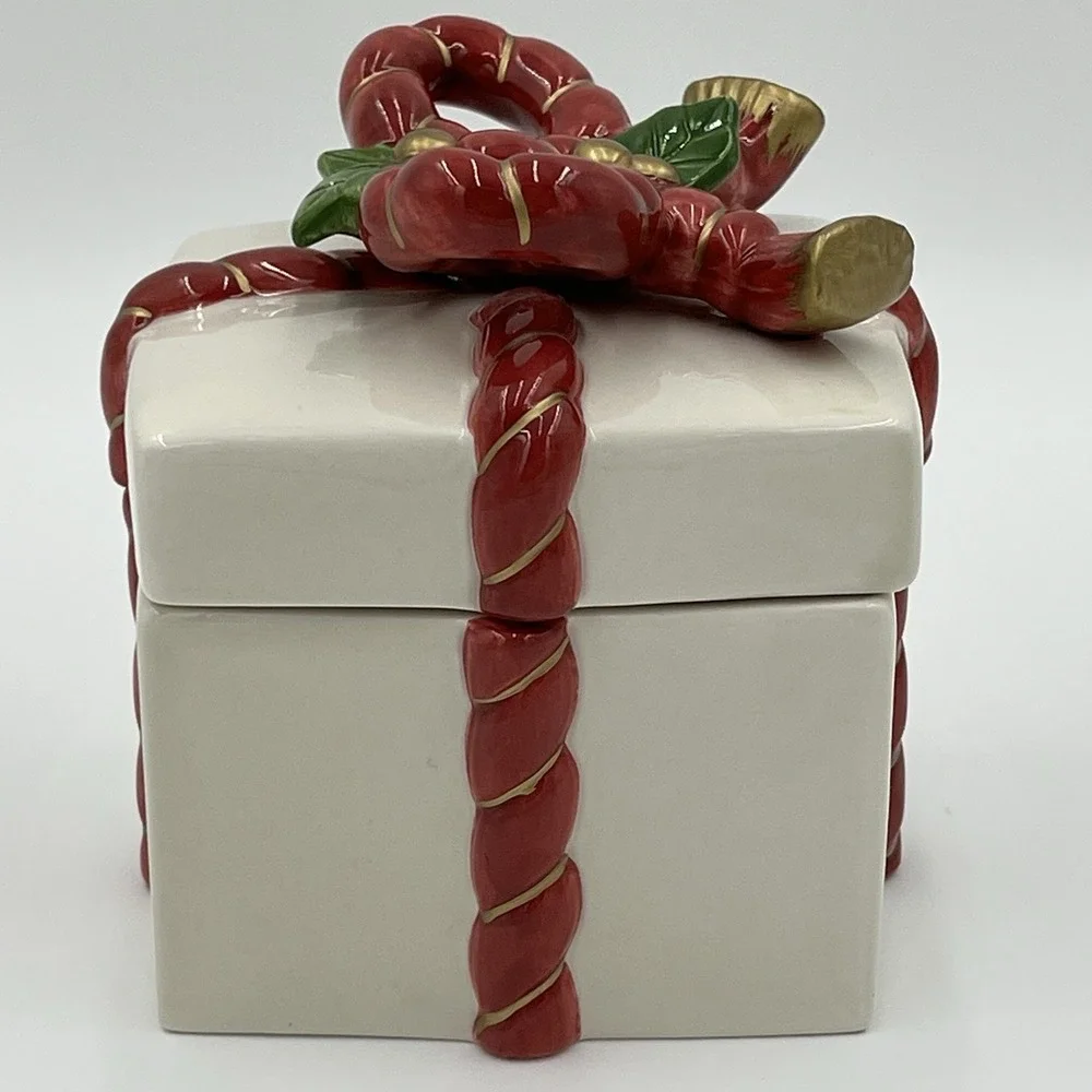 Vintage Fitz and Floyd Christmas bow Ceramic trinket box  